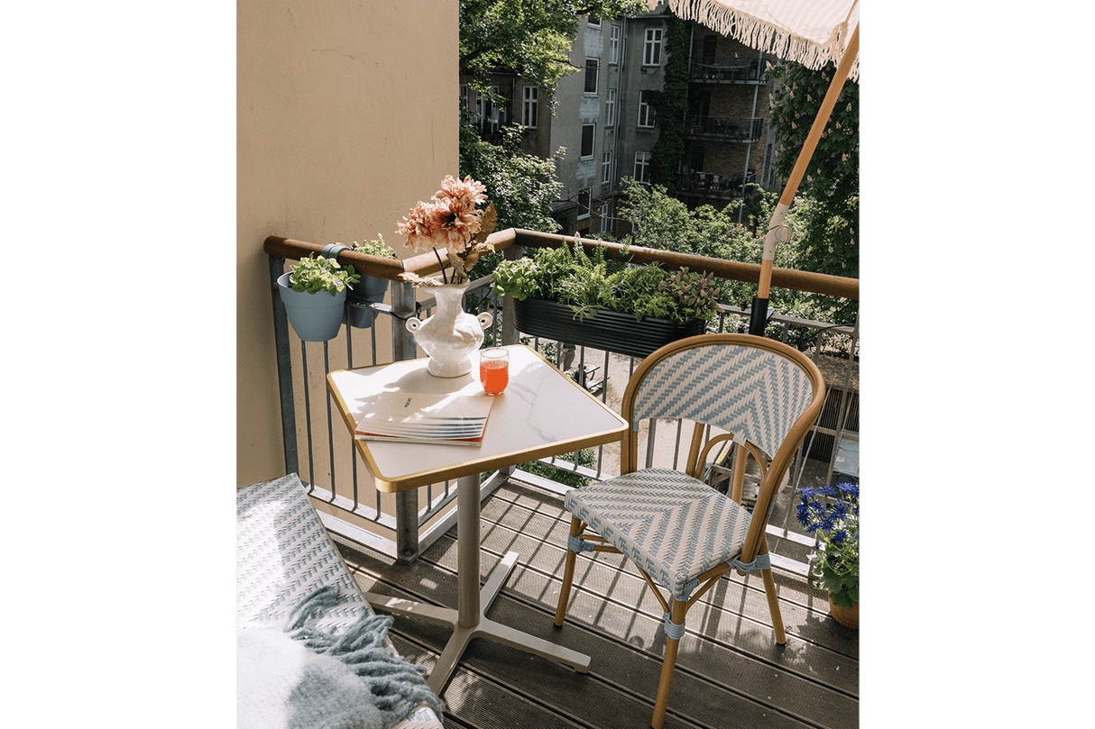 Florine café table with aluminum base 60 x 60 cm