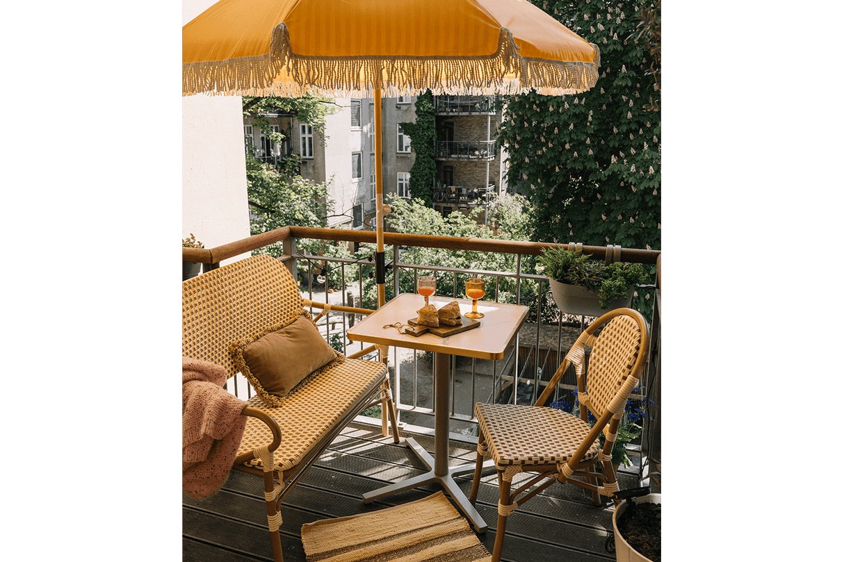 Florine café table with aluminum base 60 x 60 cm