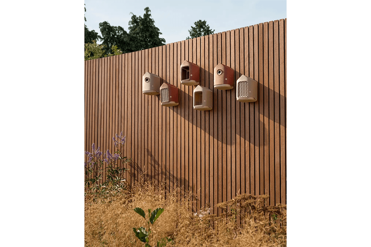 Cosy bird house