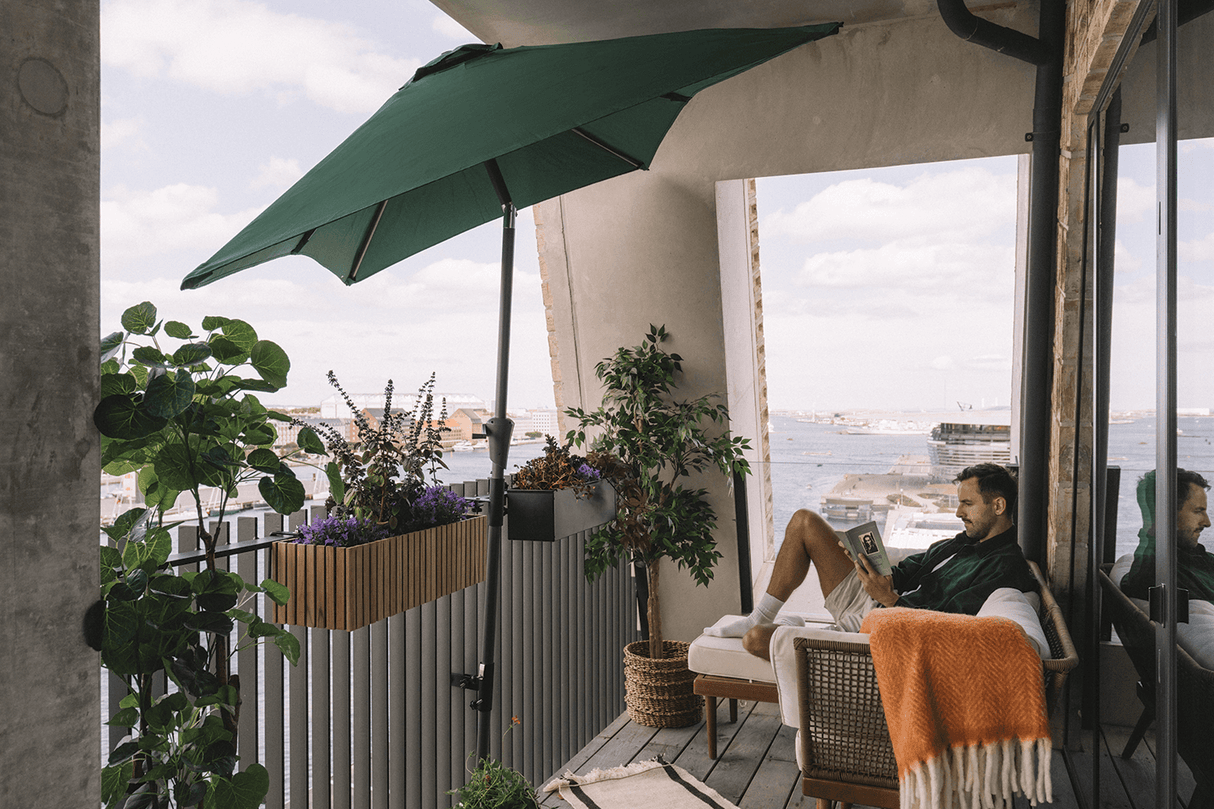 Frida rectangular parasol with hoist and tilt 140 x 220 cm