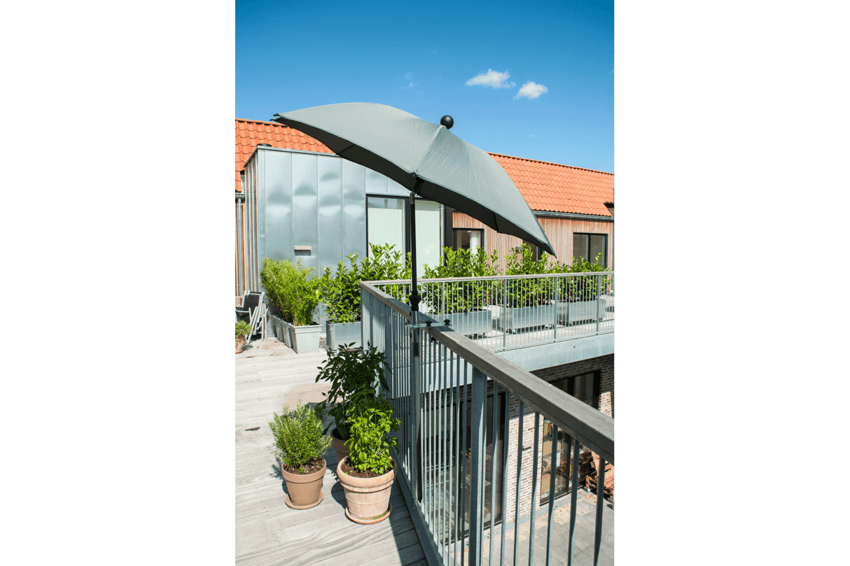 Ellen solid color parasol with tilt Ø150 cm