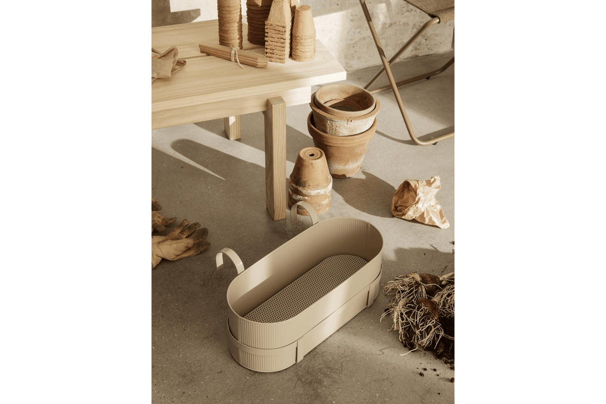 Bau balcony flower box