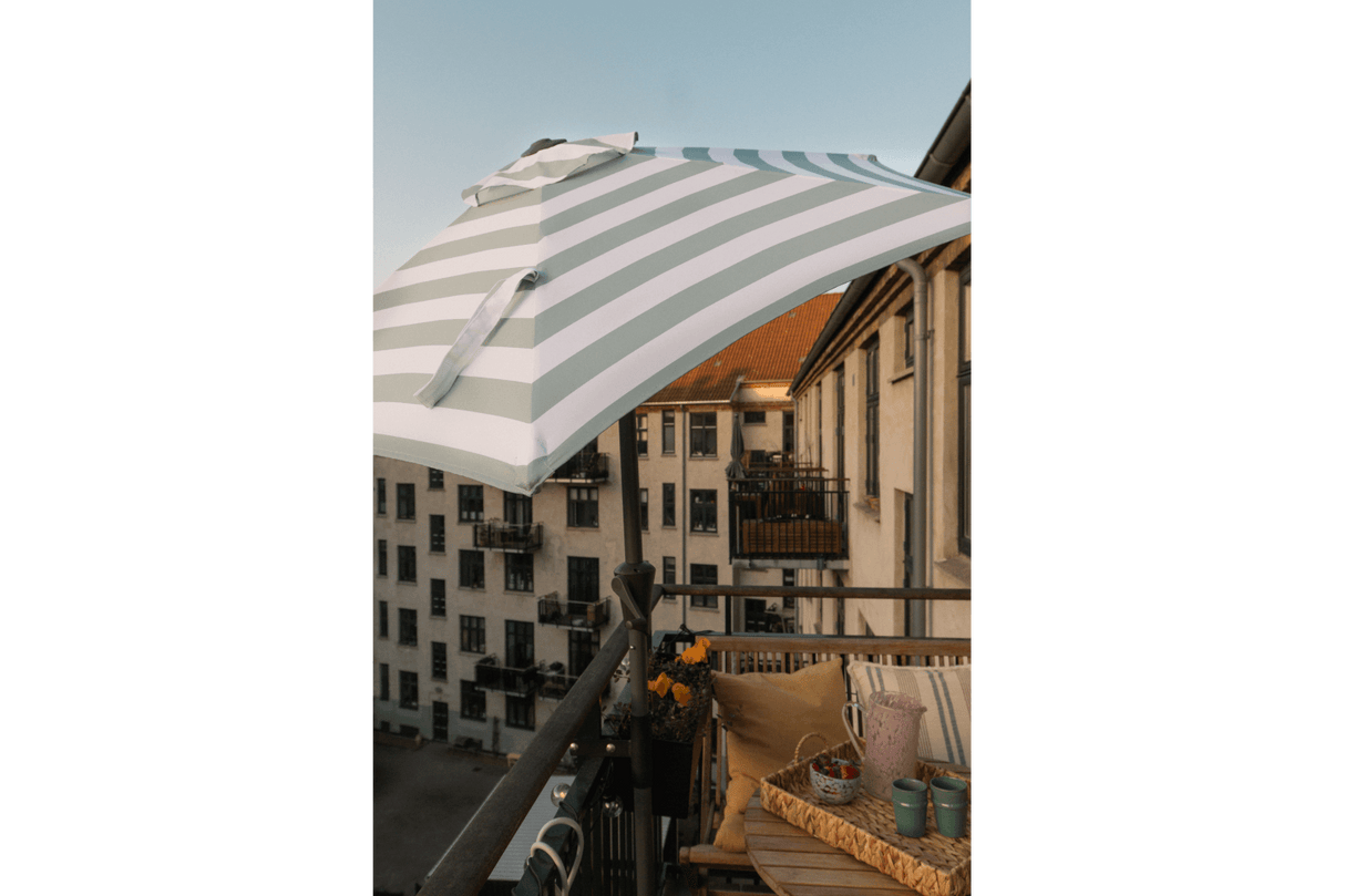 Frida stripe parasol with hoist and tilt Ø160 / Ø200 cm