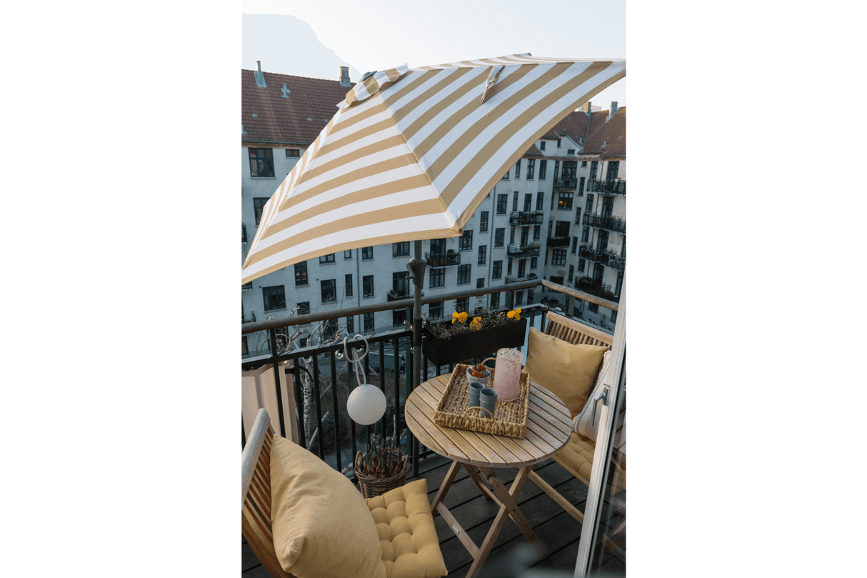Frida stripe parasol with hoist and tilt Ø160 / Ø200 cm