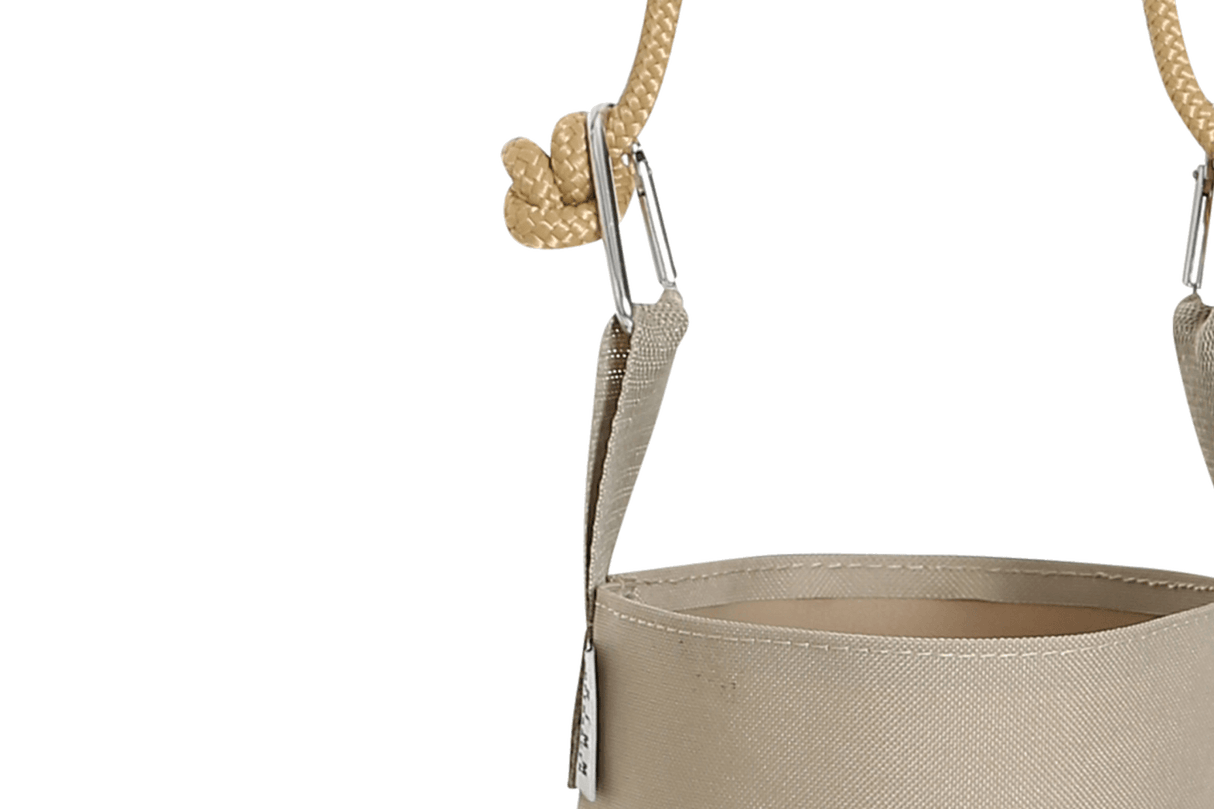 Single hanging flowerpot