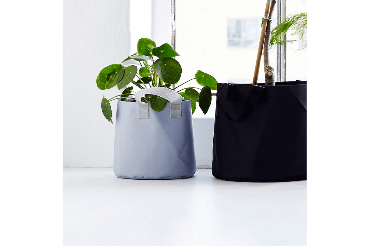 Single hanging flowerpot