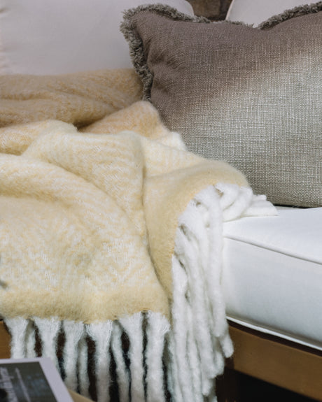 A crash course: How to revitalize your balcony with different textiles