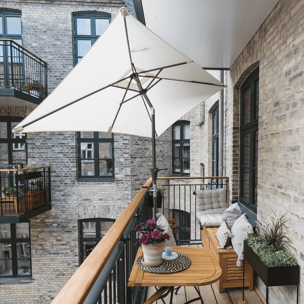 Does the size of the parasol match the size of your balcony?