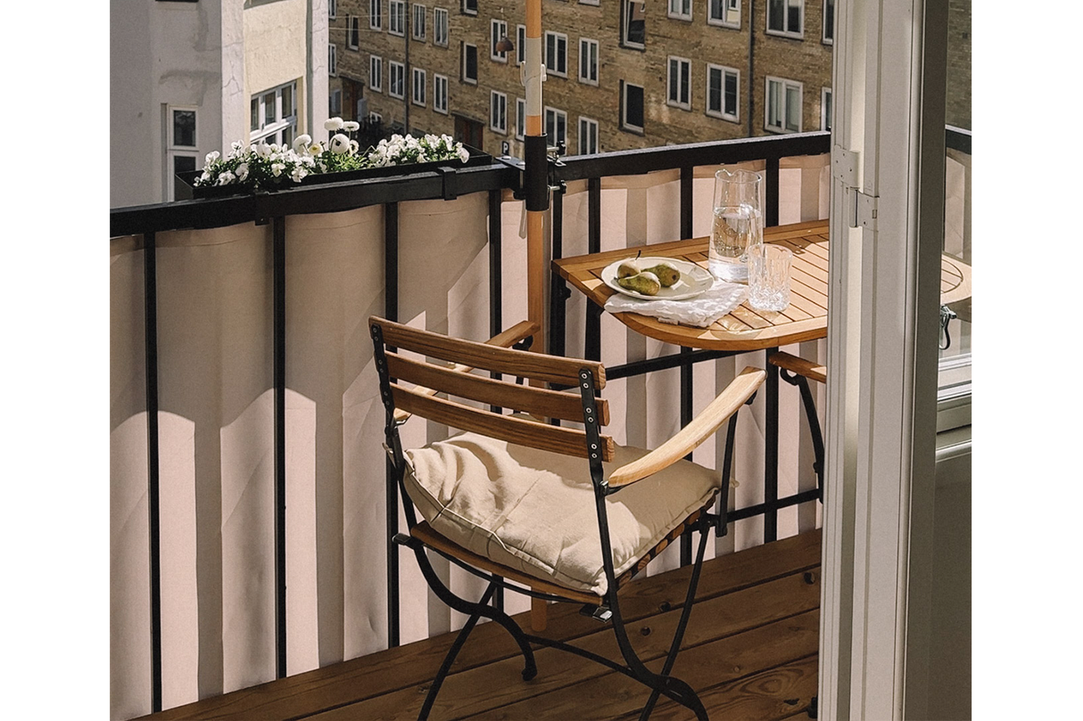 Karla teak folding chair with armrest