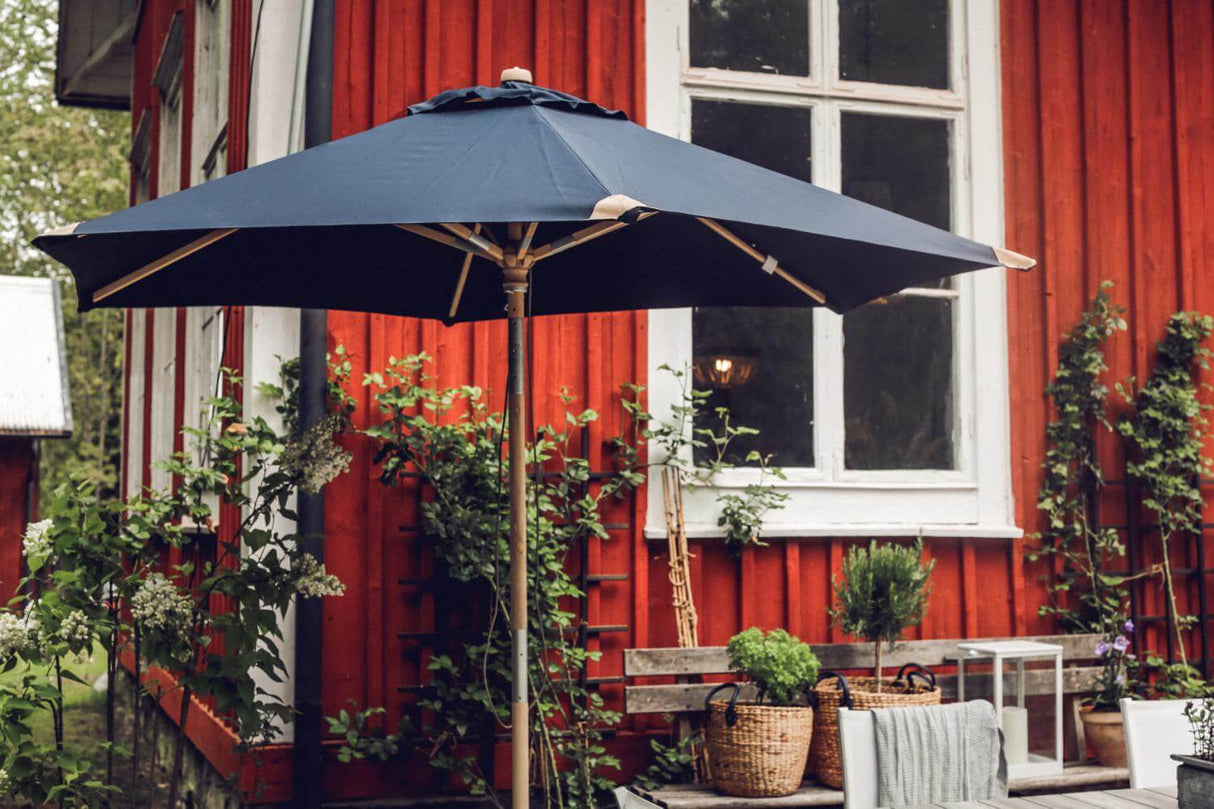 Trieste solid color parasol with tilt Ø250 cm