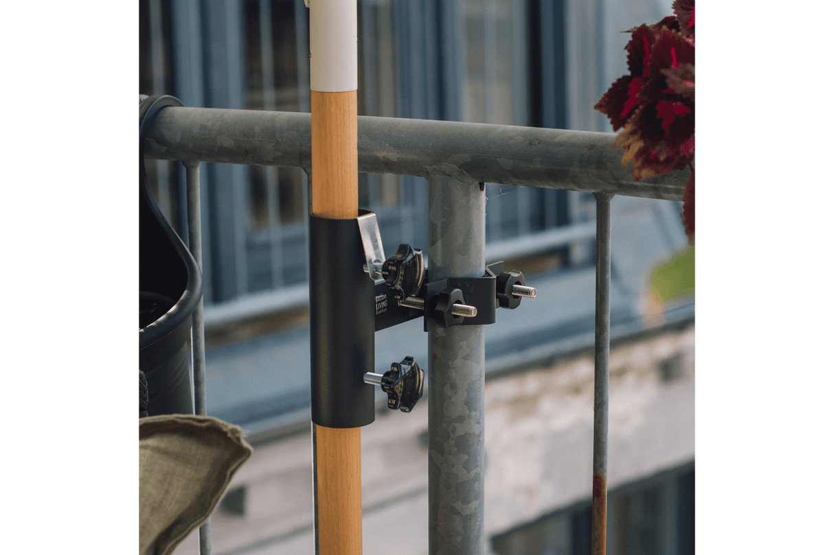 Carl parasol bracket for round vertical bars