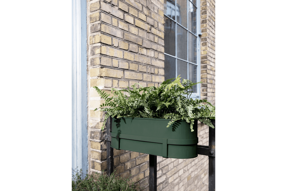 Bau balcony flower box