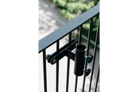 Frey parasol bracket for vertical bars