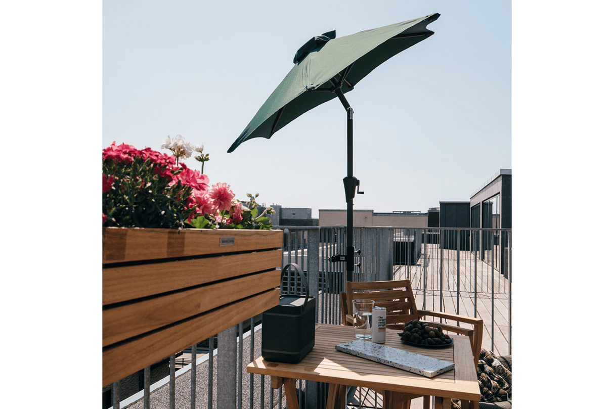 Frida solid color parasol with hoist and tilt Ø160 / Ø200 cm