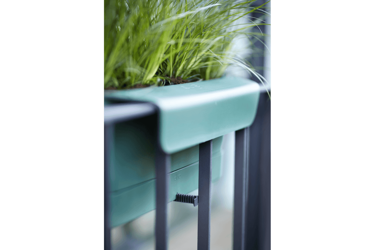 Greenville flowerpot for railing