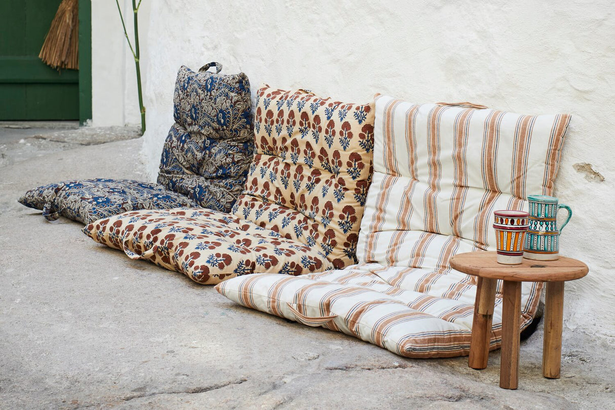 Patterned blue mattress 60 x 100 cm