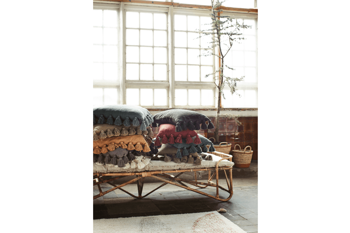 Pillowcase with tassels 40 x 60 cm